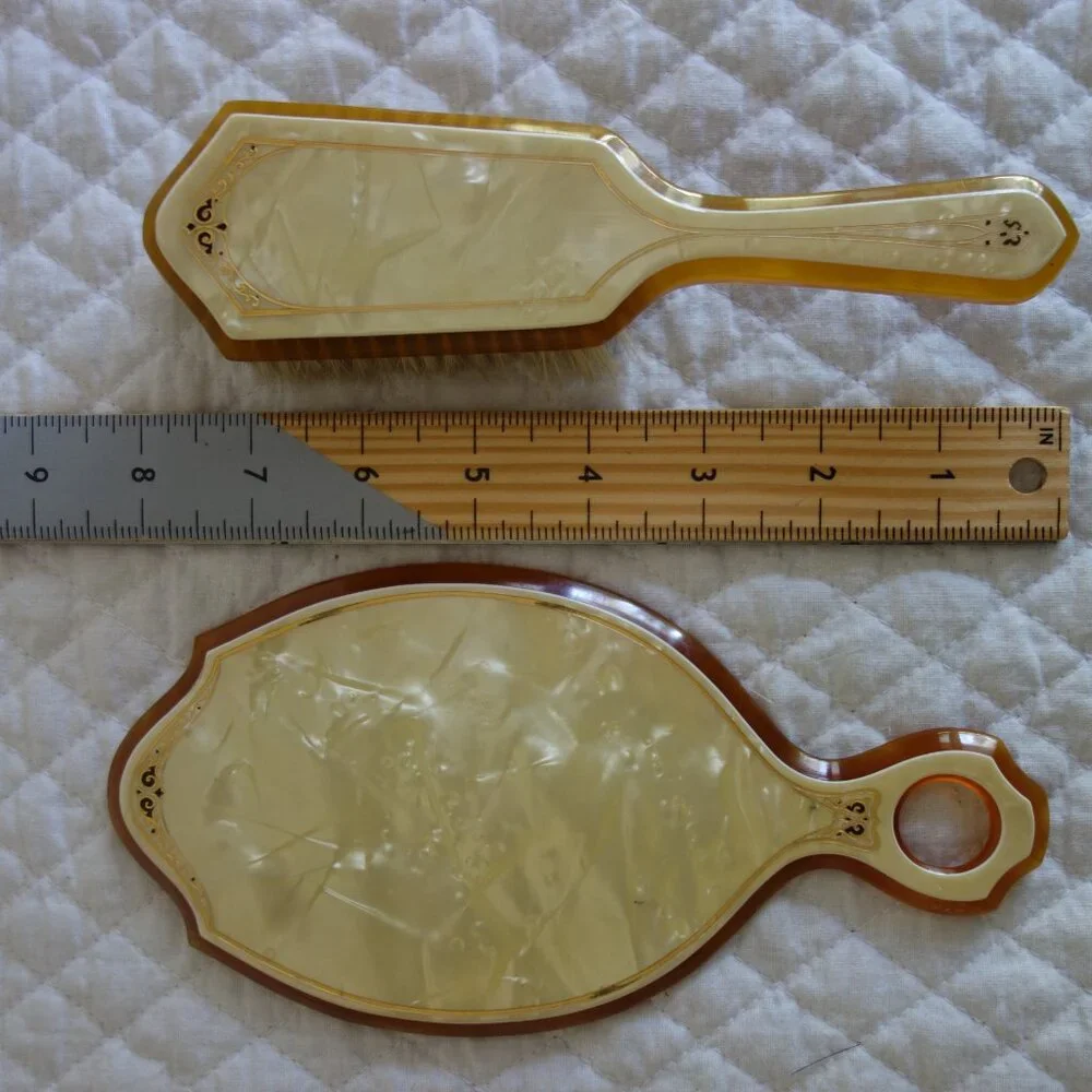 Vtg Art Deco Nouveau Celluloid Vanity Hand Mirror Shoe Horn & Accessories - Picture 3 of 4